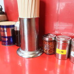 ラーメン二郎 - 卓上調味料