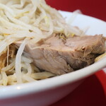 ラーメン二郎 - 豚の厚み