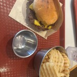 CENTRAL BURGER SHOP - クラシックスマッシュバーガー セットポテト