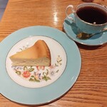 炭火焙煎珈琲 凛 east+ - チーズケーキセット1300円