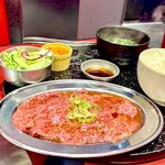 正泰苑 - 特選和牛赤身もも肉ランチ　1,800円（税込）　旨そう！