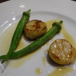 前菜：天然ホタテのポワレ