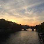Restaurant A.T - 美しいセーヌの夕暮れ