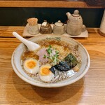 やなか草 - 支那そば (醤油)に煮玉子トッピング