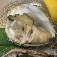 ヤマガタ サンダンデロ - 岩牡蠣、レモンでシンプルに。