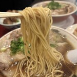 本家 第一旭 - モチモチの麺リフト