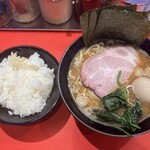 横浜ラーメン斎藤家 - 味玉ラーメン ライス