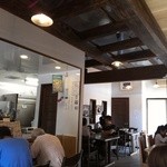 塩川屋 - 落ち着きと清潔感のある店内