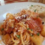 東福寺野倶楽部 - 野菜たっぷりトマトソースパスタ バケット付き