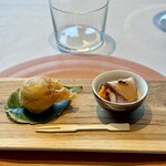 Restaurant Le Proust Miura - プレリュード（左：アクラ・ドゥ・モリュ、右：鴨燻製、キャロットラペ）