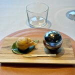 Restaurant Le Proust Miura - プレリュード（左：アクラ・ドゥ・モリュ、右：鴨燻製、キャロットラペ）