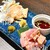 地鶏と網焼き 個室居酒屋 鶏進 - 料理写真:鶏刺し二種盛り合わせ