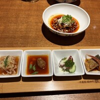 老四川 飄香小院 - 手前の前菜、右端が鮎