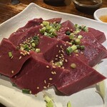炭火焼肉 ホルモン にく式 - ハツ刺し