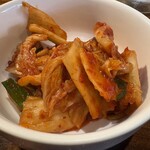 炭火焼肉 ホルモン にく式 - キムチ