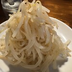 炭火焼肉 ホルモン にく式 - もやしナムル