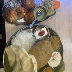 南インド料理ダクシン - 南インド肉料理ミールズ　豪快な一皿