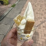 Sugi Yohoen Karuizawa Ten - 軽井沢・旧軽銀座の杉養蜂園で出会った、蜂蜜づくしの衝撃ソフト。これは立ち止まってしまうやつ。