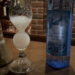 Vanilla Var - ゆっくり水を垂らすと、透明な液体が白く曇っていく瞬間。これを眺めてるだけでもう満たされる。