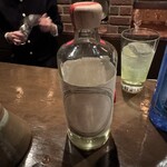 Vanilla Var - たぶんこれが、越後薬草×アルケミエのYASOアブサン。緑がかった色と、青リンゴのような余韻が印象に残った