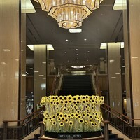 レ セゾン - 帝国ホテル入り口にて！