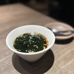 焼肉うしごろ - わかめスープは、友達が食べたので、味は分からないけど、わかめがたっぷりで美味しそうでした☺️