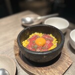 焼肉うしごろ - 和牛とトウモロコシの石焼ガーリックライスは、トウモロコシの甘さにビックリしました‼️
      〆で、ガーリックライスは、いいね