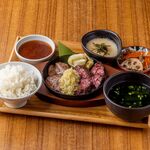 ⑫　薄切り牛たん＆厚切りねぎ牛ハラミ定食