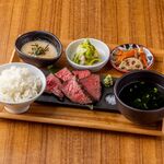 ②　厳選　厚切り黒毛和牛定食