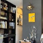 IL PLANETARIO - 店内飾りとワインラック