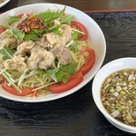 香妃 - うま辛雲白肉の涼麺配膳状態
