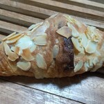 シャ・ノワール - クロワッサンダマンド