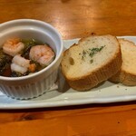 きらの宿 すばる - ツブ貝と海老のアヒージョ