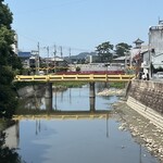 平岡精肉店 - 川と橋と琴電