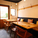 ビストロ ガヴロッシュ - テーブル席