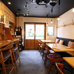 ビストロ ガヴロッシュ - 店内全体