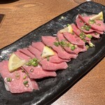 日本橋 Kanaeya - 牛舌刺身 ～夏季梅子醬淋上～