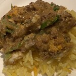 ガラムマサラ - ワサビガパオをよく混ぜてターメリックライスに盛ったところ