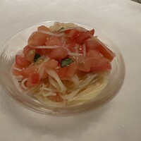 アンティヴィーノ - トマトのカペリーノ。夏らしいパスタ。パスタは3種盛り合わせ。うま〜。