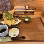 石臼挽き蕎麦 かん家 - 先に天ぷらを