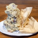 西荻タンドール 5Lab - グリーンカレーさつまいもサラダ。