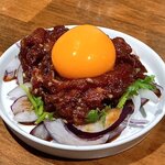 西荻タンドール 5Lab - スパイス馬ユッケ。