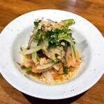 西荻タンドール 5Lab - サーモンスパイスオイルヤム。