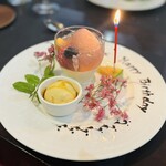 蔵のビストロ 樹 - 桃のコンポートと蜂蜜のアイス、パンナコッタ。