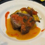 蔵のビストロ 樹 - 上州牛フィレ肉のステーキ（トマト＆パプリカのソース）