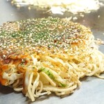 お好み焼・鉄板焼 八誠 - そば肉玉(麺ハーフ) ¥700