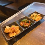 焼肉 銀しゃり 直球カルビ - キムチ3種盛り