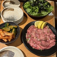 ホルモン焼肉 富や 栄店 - 