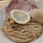 麺屋 松もと - レモンでさっぱりと♪
