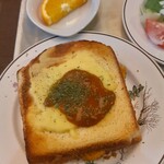 ルーエ ぶらじる - 日替わりは、チーズのったホットサンドみたいなのでした。